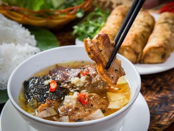 Cách pha nước chấm bún chả ngon chuẩn vị (Ảnh minh họa)