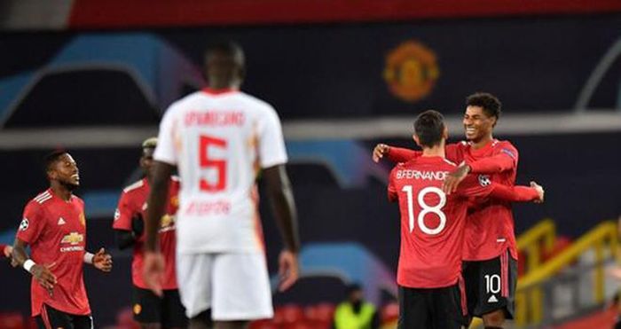 Ở lượt đi, MU từng đè bẹp Leizig 5-0 với sơ đồ hàng tiền vệ kim cương
