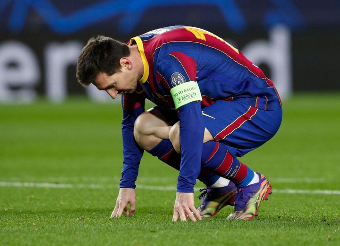  Messi đã thử nhiều cách dứt điểm, từ sút xa, đá phạt, dứt điểm từ tuyến hai, nhưng đều không thể thắng phản xạ và kinh nghiệm của lão tướng Buffon.