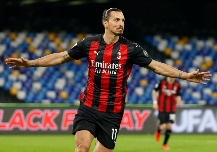 Ibrahimovic vẫn thể hiện sự dẻo dai và khả năng săn bàn ở tuổi 39. Ảnh: Reuters.