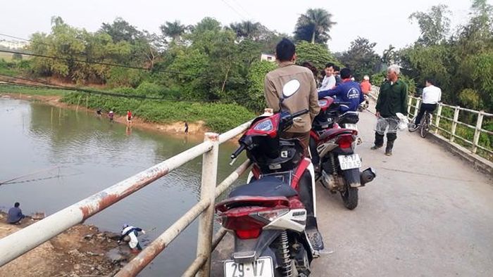  Hiện tượng bất thường trên đã thu hút được sự quan tâm của đông đảo người dân trong khu vực.
