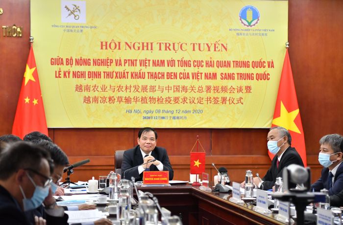 Bộ trưởng NN&amp;PTNT Nguyễn Xuân Cường đề nghị Tổng cục Hải quan Trung Quốc phối hợp với phía Việt Nam ưu tiên áp dụng hình thức trực tuyến trong đánh giá thực địa và ký kết văn bản để thúc đẩy mở cửa thị trường cho thương mại nông sản, thủy sản giữa hai nước.