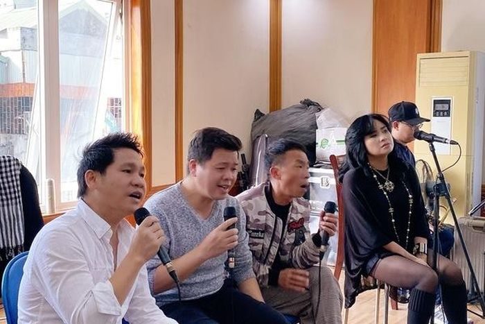 Diva Thanh Lam cùng tam ca nhạc đỏ đã có những buổi tập luyện tích cực để chuẩn bị cho phần trình diễn của mình.