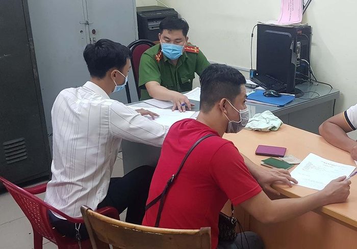  Công an lấy lời khai những người liên quan