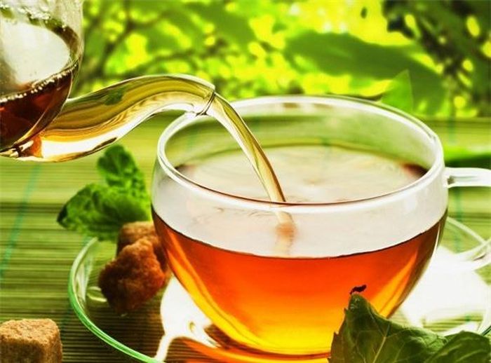 Nên quan sát nước trà