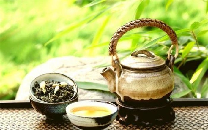 Trà tự nhiên sẽ có mùi thơm dễ chịu và nhẹ nhàng