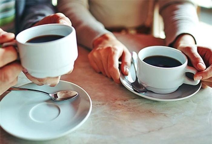 Cà phê:Đem lại một số lợi ích cho gan. Các nghiên cứu chỉ ra rằng ba tách cà phê/ngày có thể bảo vệ gan khỏi những tổn thương do rượu bia và chế độ ăn uống không lành mạnh gây ra. Một số nghiên cứu còn cho rằng cà phê có thể giúp giảm nguy cơ ung thư gan.
