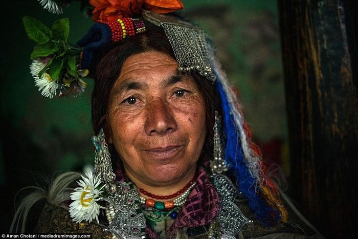 Người Drokpa còn cởi mở tới mức khiến nhiều người bất ngờ, thậm chí khó tin khi chấp nhận cho hai người hôn nhau nơi công cộng dù một trong 2 người đã có vợ hoặc chồng.