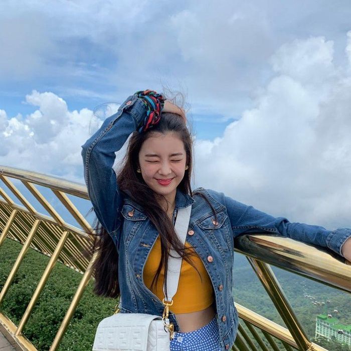 Lia (ITZY) đăng tải loạt ảnh trong chuyến nghỉ dưỡng cùng gia đình tại Hội An, Cầu Vàng, Đà Nẵng dịp Tết Trung Thu năm ngoái