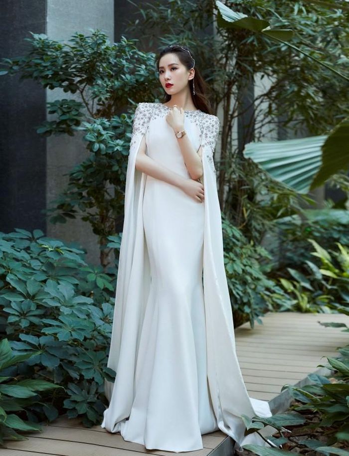 Lưu Thi Thi lộng lẫy như nữ thần trong bộ ảnh mới