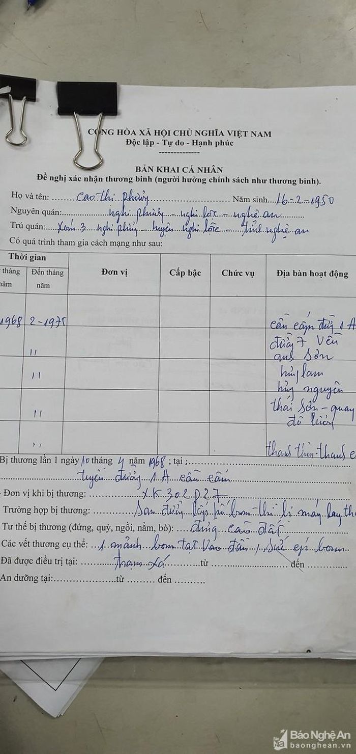 Hồ sơ của bà Cao Thị Phương. Ảnh: Khôi Nguyên