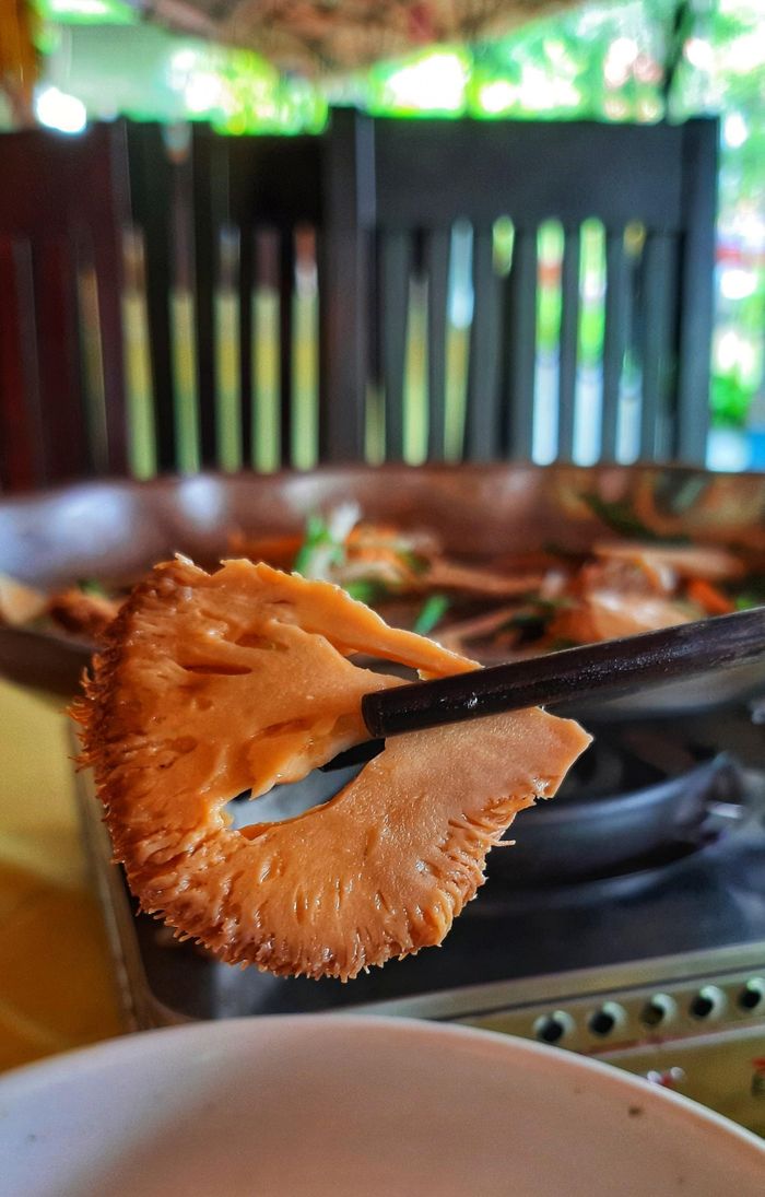 Cận cảnh lát nấm hầu thủ siêu thơm béo. Ảnh: Thiên Thanh