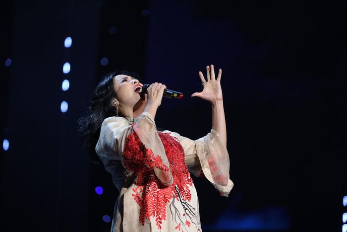 Đêm nhạc còn có sự có mặt của khách mời duy nhất, diva Thanh Lam. Nhiều người cho rằng, từ khi có tình yêu mới Thanh Lam hát hay hơn. Chị chiếm lĩnh sân khấu rộng lớn và “cân” cả ba giọng hát đàn em như cách Trọng Tấn 'ví von' khi giới thiệu đàn chị.