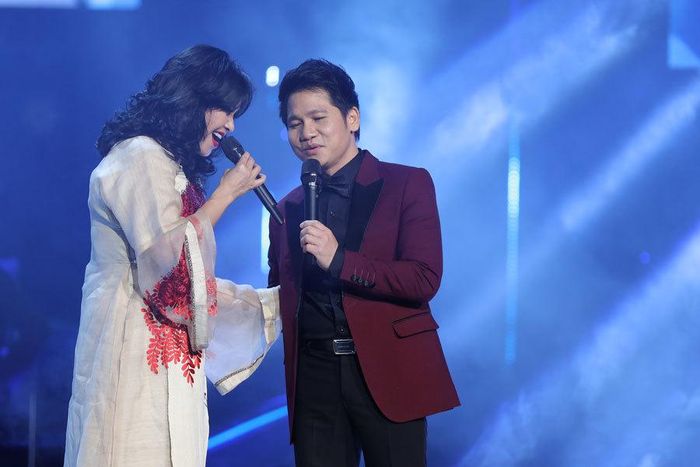 Diva cũng hòa giọng ba nghệ sĩ chính trong một số ca khúc về Hà Nội như: Hoa sữa, Nhớ về Hà Nội, Người Hà Nội dành tặng khán giả thủ đô. Một trong những phần biểu diễn đáng chú ý và gây ép phê của diva là ca khúc 'Đất nước' (Phạm Minh Tuấn) với phần phối khí mới của nhạc sĩ Thanh Phương khi kết hợp dàn nhạc cổ điển với phần gian tấu đàn nguyệt cùng màu sắc chầu văn. Cách Rock hóa ca khúc 'Đất nước' của Thanh Lam rất lạ tai nhưng khán giả đều hài lòng.