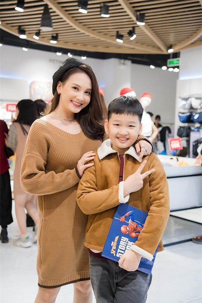 Bảo Thanh có bé Bin Bảo khi còn là sinh viên của Đại học Sân khấu - Điện ảnh. Mười năm trước, cô cùng lúc thực hiện ba việc lớn là kết hôn, sinh con và tốt nghiệp. Giờ đây, cô thấy sự lựa chọn của mình hoàn toàn đúng đắn.