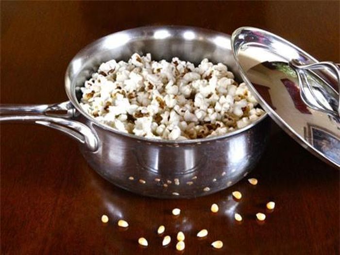 Các bước làm bắp rang bơ giòn ngon cực đơn giản
