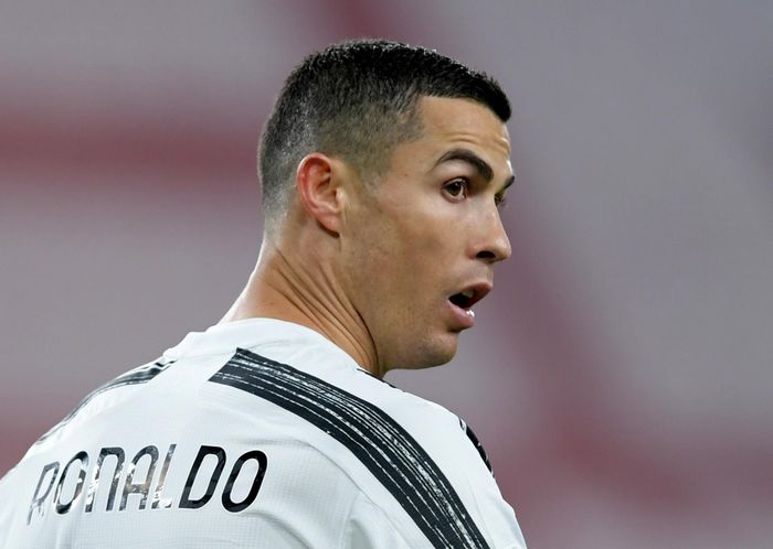  Trong năm dương lịch 2020, CR7 đã có 42 bàn thắng sau 42 lần ra sân, trong khi Lionel Messi chỉ có 24 bàn. Nếu bỏ đi số bàn từ chấm 11, cựu sao Real Madrid còn 25 bàn, thành tích vẫn cao hơn đồng nghiệp người Argentina. 