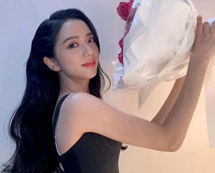 Nhiều cô gái thường bối rối trước buổi hẹn hò đầu tiên với bạn trai bởi không biết họ thích kiểu ăn mặc nào. Các món đồ phái đẹp ưa chuộng chưa hẳn đã vừa mắt đối phương. Mới đây, tạp chí CanCam của Nhật Bản làm cuộc khảo sát tìm ra 5 kiểu đồ nam giới thích hội chị em mặc nhất. Ảnh: @sooyaaa__.