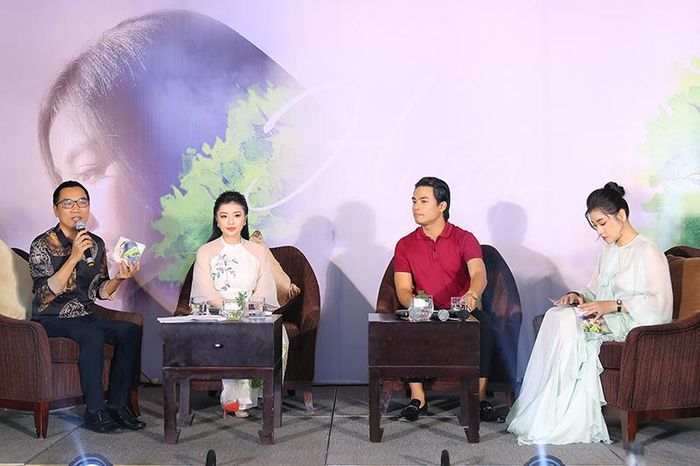 Nhà báo Ngô Bá Lục, Thu Hằng, nhạc sĩ Dương Trường Giang và Sao mai Bích Hồng