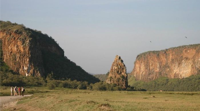 Hành động này của Masai khiến cô bị hóa đá ngay lập tức. Cơ thể hóa đá của Masai chính là Fischer’s Tower ngày nay.