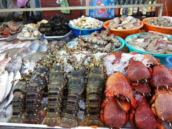 Hải sản: Đến với miền biển Ninh Thuận không thể không thưởng thức những món ăn hải sản tươi ngon. Đủ các loại ốc, mực, tôm, cua, nhum… với giá khá rẻ được bán tại nơi ở Ninh Thuận. Ảnh: Internet.