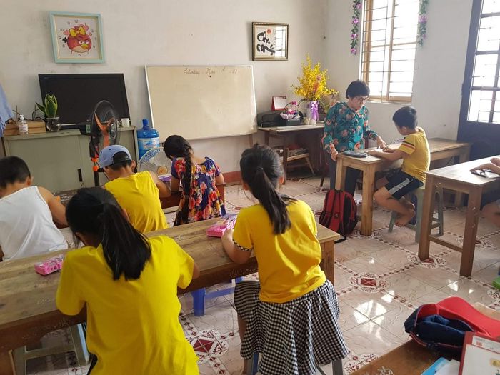 Nhiều năm qua, chị Lê Thị Lan Anh đã truyền cảm hứng học môn tiếng Anh cho nhiều trẻ em.