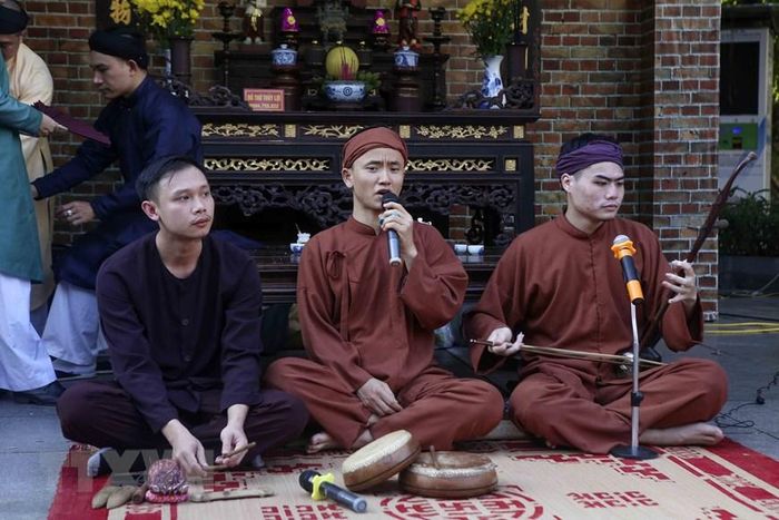 Tiết mục hát xẩm tại lễ hội. (Ảnh: Tuấn Đức/TTXVN)