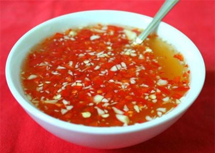 Những người không nên ăn nước mắm bao gồm người bị suy thận