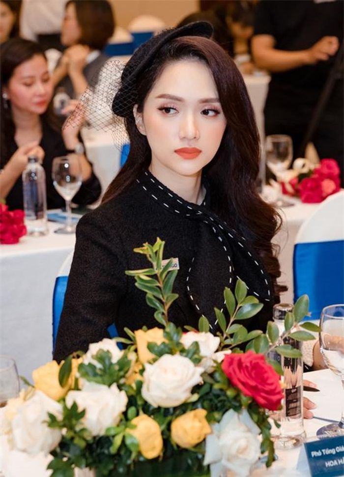Thời gian qua Hoa hậu chuyển giới không tham gia các gameshow và tạm ngưng mọi hoạt động nghệ thuật để tập trung làm kinh doanh, tìm lại cân bằng sau sóng gió. Cô mới tái xuất từ đầu tháng 12, tại Tuần lễ thời trang Quốc tế Việt Nam.