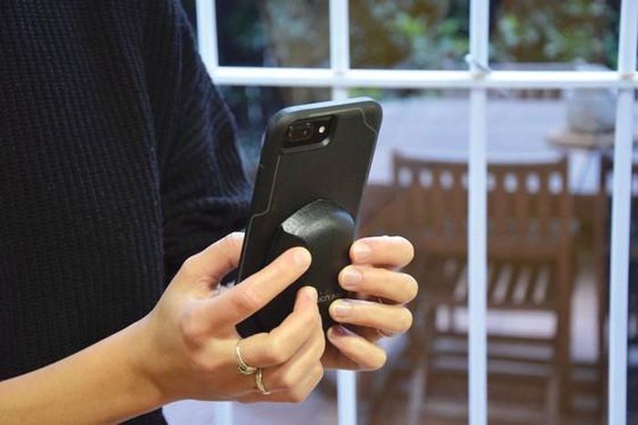 Touch Me đươc bán với giá 39USD tại Kickstarter. 
