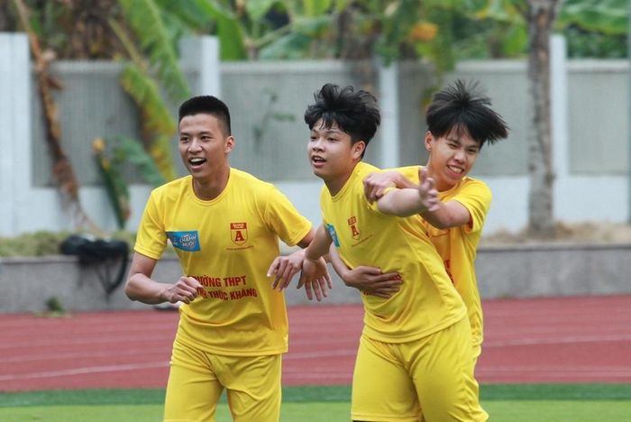 THPT Huỳnh Thúc Kháng 1-4 THPT Lomonoxop