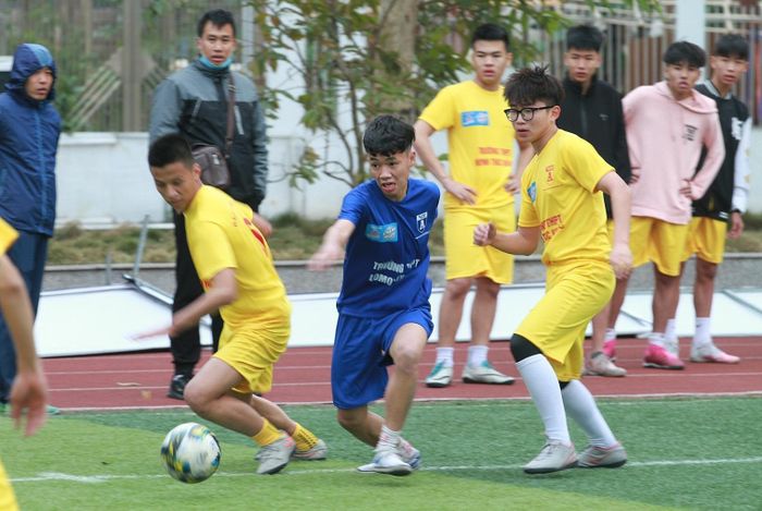 THPT Huỳnh Thúc Kháng 1-4 THPT Lomonoxop
