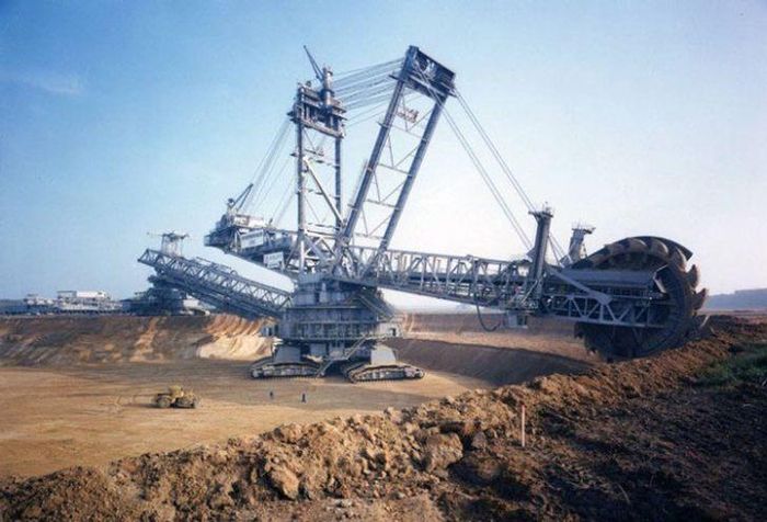 Bagger 288 là cơ chế lớn nhất trên thế giới có thể di chuyển tự động.