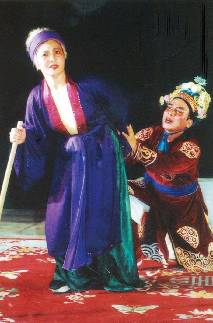NSND Mẫn Thu và NSND Lê Tiến Thọ và trong vở tuồng "Sơn Hậu"