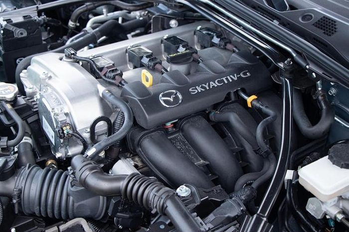 Xe được trang bị hệ dẫn động cầu sau và hộp số sàn 6 cấp.
