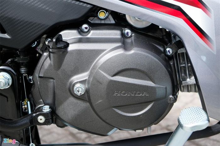 Honda vẫn trang bị cho Blade mới động cơ 110 cc, SOHC. Khối động cơ này cho công suất 8,2 mã lực tại 7.500 vòng/phút và mô-men xoắn cực đại 8,65 Nm tại 5.500 vòng/phút.