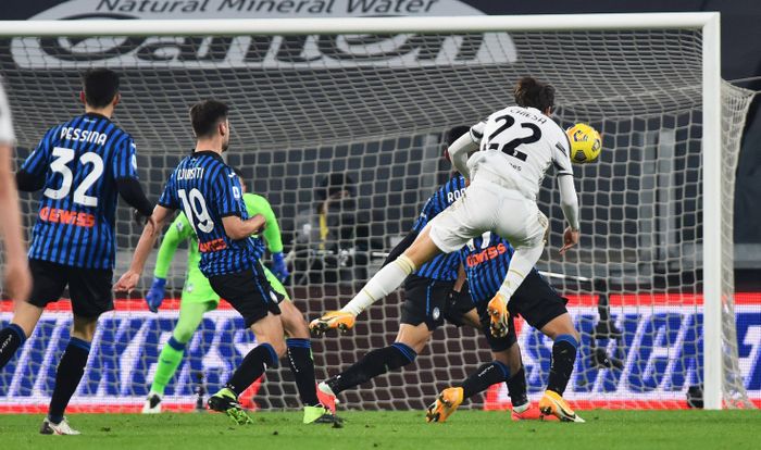  Sau pha lập công, chân chuyền người Italy còn kiếm cho Juventus một quả phạt đền ở hiệp 2. Tuy nhiên, Ronaldo đã không thể thực hiện thành công. 