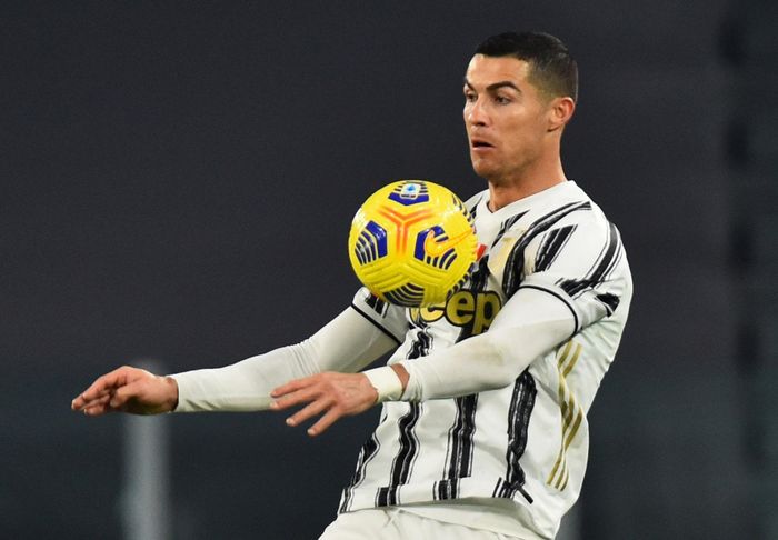  Trước hàng thủ số đông của Atalanta, Ronaldo không xuất hiện nhiều trong vùng cấm. Anh chủ động di chuyển ra biên để phối hợp cùng đồng đội. Màn trình diễn nhạt nhòa của tiền đạo sinh năm 1985 khiến CLB chủ quản bị cầm hòa trên sân nhà, đồng thời bỏ lỡ cơ hội thu hẹp khoảng cách với AC Milan.