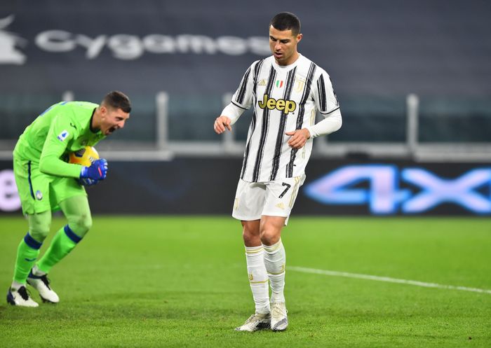 Theo Whoscored, Ronaldo chỉ nhận điểm 6,1, điểm số thấp nhất trong số 11 cầu thủ đá chính bên phía Juventus. Alvaro Morata, cầu thủ có pha bỏ lỡ khó hiểu ở đầu trận được chấm 6,4 điểm.