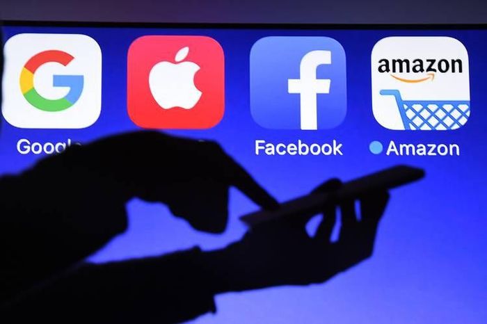  Mô hình độc quyền của Facebook tiết lộ mối nguy hiểm trong tham vọng độc quyền của các ông lớn công nghệ. Ảnh: WSJ. 