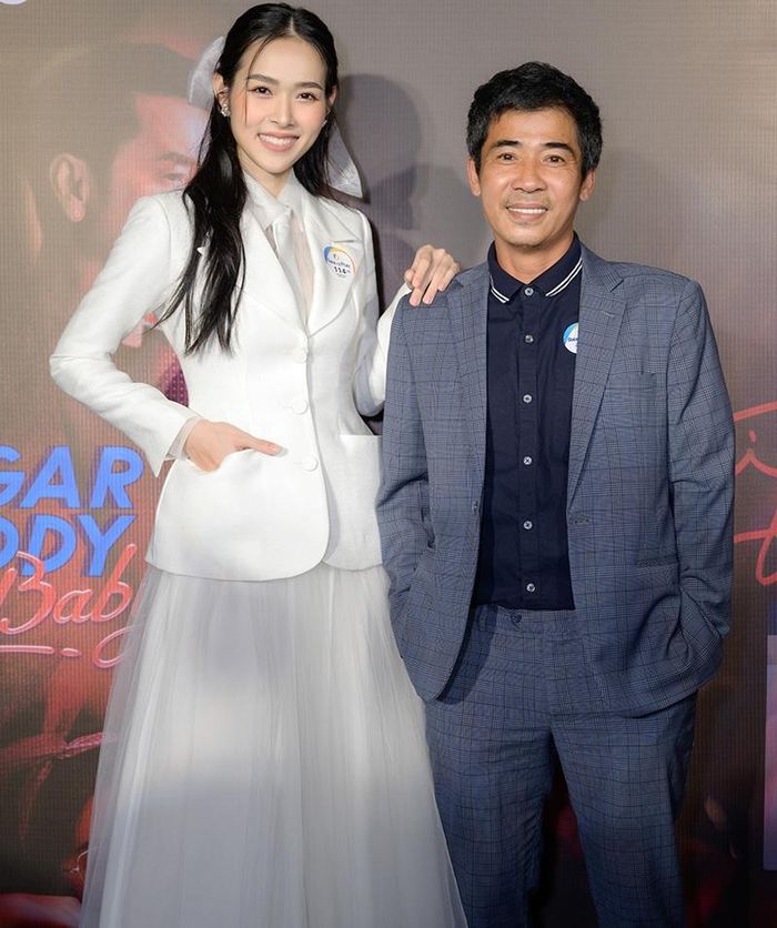  Cô kể: "Tôi thường tranh cãi với đạo diễn. Tuy nhiên, anh Trung biết tôi ý kiến nhiều không phải thể hiện cái tôi, mà chỉ muốn làm cho nhân vật tốt nhất. Vì thế, sau khi tranh cãi, anh em vẫn trò chuyện vui vẻ".