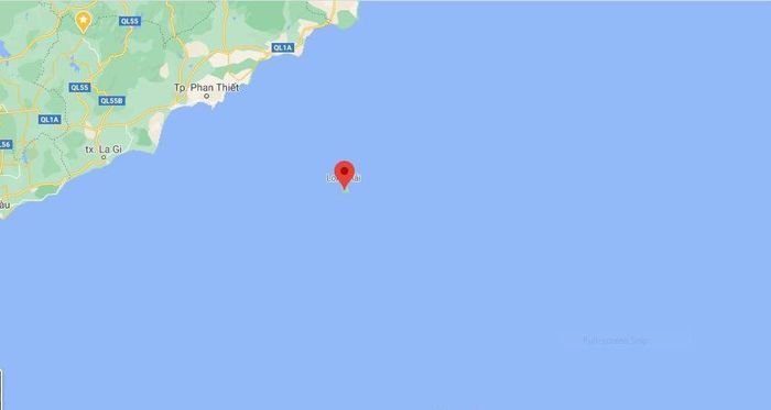  Tàu nước ngoài chìm cách đảo Phú Quý khoảng 3 km. Ảnh: Google Maps. 