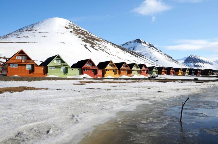  Bên cạnh đó, chính quyền Longyearbyen cũng cấm người thất nghiệp sinh sống. Do địa hình vùng cực, cuộc sống ở đây luôn khó khăn. Người dân cần tự ý thức để kiếm cho mình một công việc ổn định. Ảnh: Inkl. 