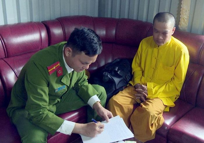 Lực lượng công an lập biên bản, lấy lời khai ban đầu và tạm giữ đối tượng M để làm rõ vụ việc.