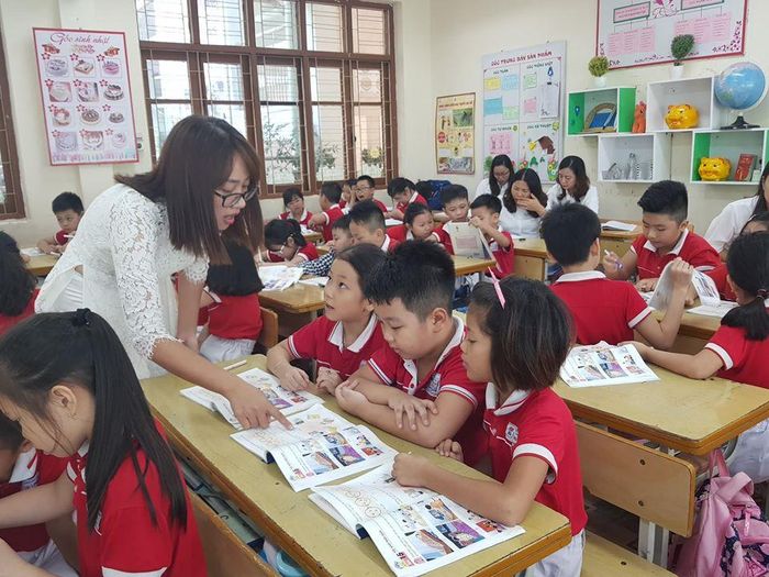 Thầy cô là người chắp cánh cho những thế hệ học trò bay cao, bay xa