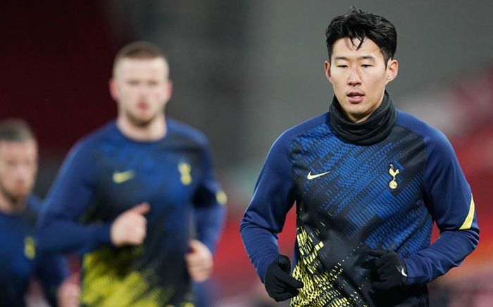 Son Heung-min khởi động trước trận
