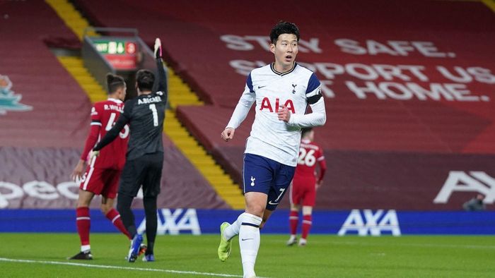 Son Heung-min băng xuống xé lưới Alisson