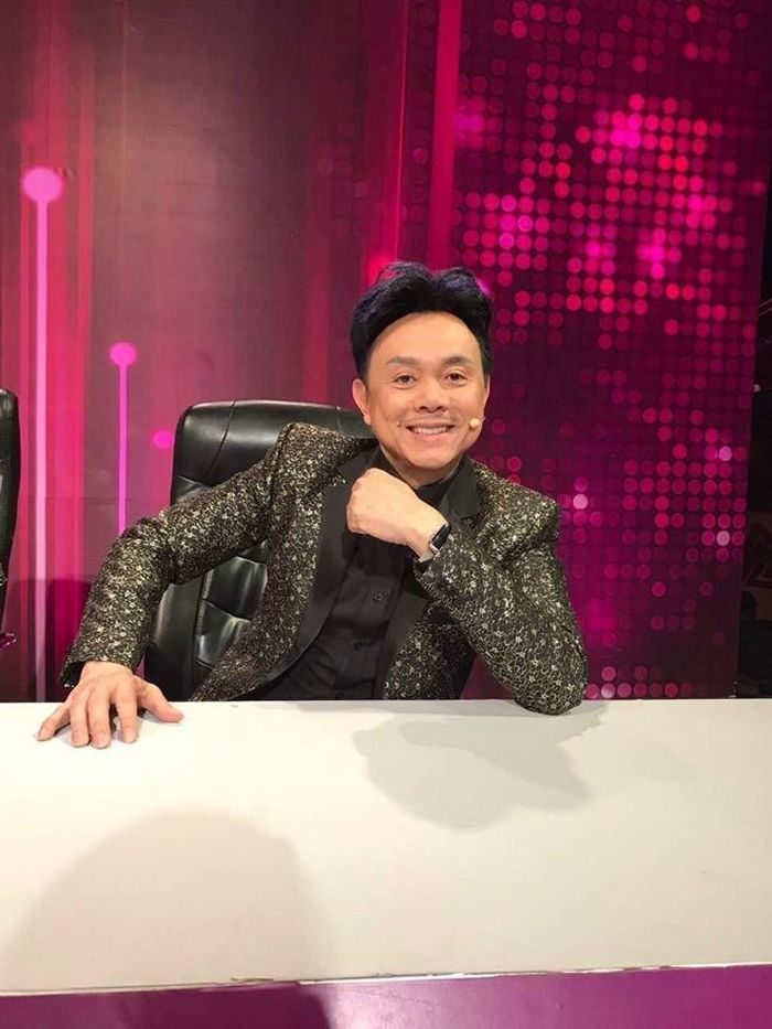 Danh hài Chí Tài tham gia game show truyền hình. 