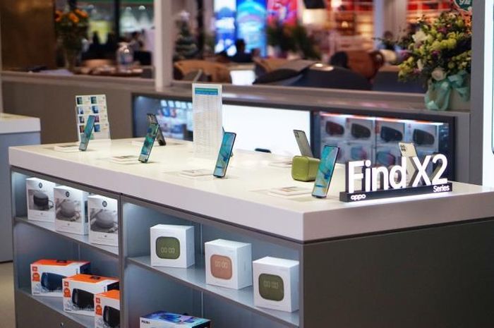 Khu trưng bày sản phẩm tại OPPO Experience Store.