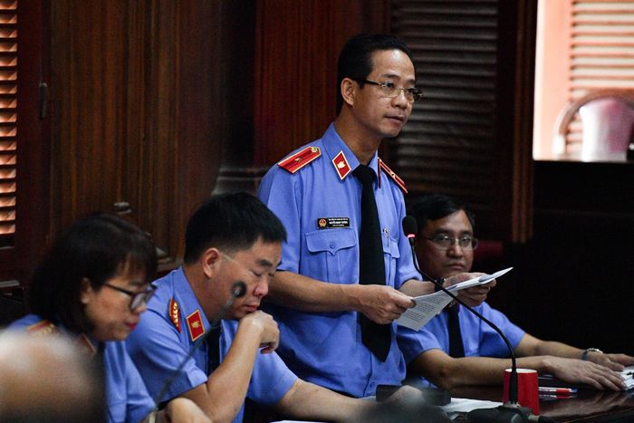  Đại diện VKSND TP.HCM khẳng định vụ án này minh chứng cho lợi ích nhóm, lợi ích tiêu cực ảnh hưởng đến nguồn lực đất nước, giảm sút niềm tin của nhân dân với Đảng, Nhà nước. Việc đưa các bị cáo ra xét xử thể hiện quyết tâm của Nhà nước trong việc xử lý các hành vi vi phạm pháp luật. 
